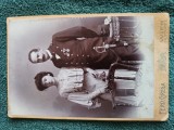 fotografie celebru atelier Ferdinand Grega - Viena , anii 1900 , militar cu decoratii alaturi de sotia sa