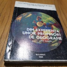 DIN EXPERIENTA UNOR PROFESORI DE GEOGRAFIE - Caiet metodic - 1980, 218 p.