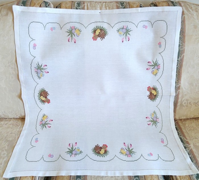 Fata de masa Vintage din bumbac cu broderie manuala in cruciulite - Paste