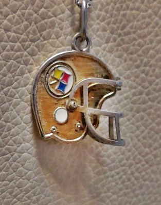 Pandantiv logo NFL de colectie an 1984 din argint aurit foto