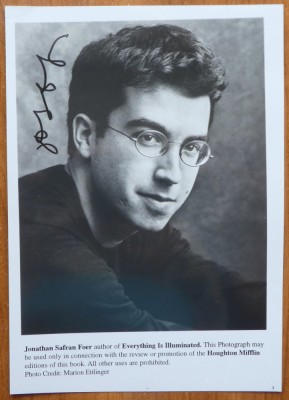 Autograf al scriitorului evreu american Jonathan Safran Foer pe fotografie foto