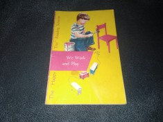 THE HAPPY TRIO READING SCHEME - WE WORK AND PLAY