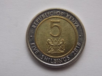 5 SHILLINGS 2010 KENYA foto