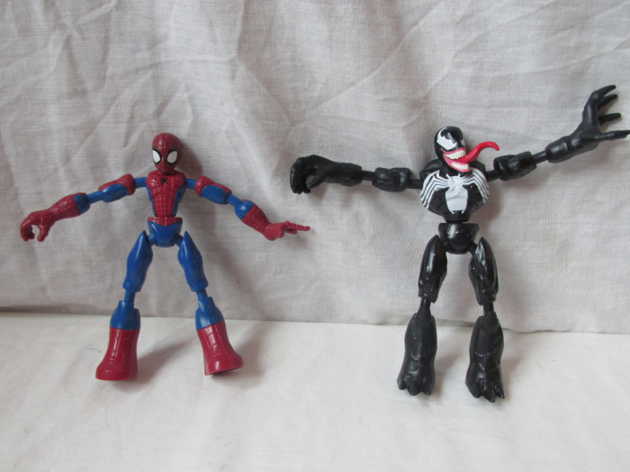 Set figurine flexibile Hasbro Marvel Spiderman+Venom,originale