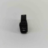 Port USB/AUX-In TOYOTA GT 86 Coupe ZN6_ 2012 OEM: 86257-CA000 | 25345545