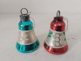 Lot 2 globuri vechi vintage West Germany, Craciun, forma de clopotel, pictate manual, anii 70-80, cca 6cm inaltime