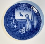 Farfurie portelan danez ROYAL COPENHAGEN, anul 1982, Dispozitie de Craciun