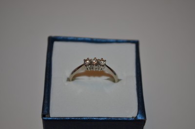 INEL AUR alb 14K + 3 Diamante = 0.25ct - Marcat - 2.5g. - Deosebit ! foto