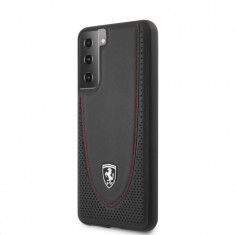 Husa Piele Ferrari Off Track Perforated pentru Samsung Galaxy S21 5G, Neagra FEOGOHCS21SBK