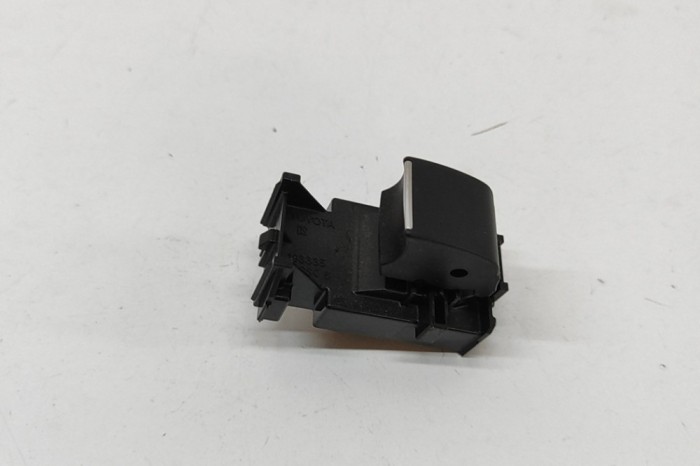 Buton geam ușă st&acirc;nga spate TOYOTA RAV 4 V A5, H5 2019 OEM: 84810-12110 | 31986385