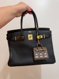 Geantă Herm&egrave;s Birkin neagră &ndash; piele naturală, hardware auriu