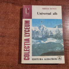 Universul alb de Mihai Iancu