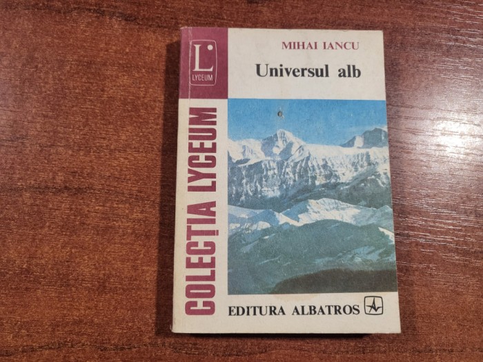 Universul alb de Mihai Iancu