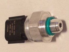 Comutator presiune aer conditionat Dacia/Renault 921367866.Nou original Renault