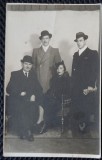 Fotografie tip Carte Postala, Trei barbati si o femeie, 1938