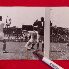 Foto (veche) fotbal "ELECTRONICA" OBOR-"METROM"BRASOV semnata CSIBI BACSI