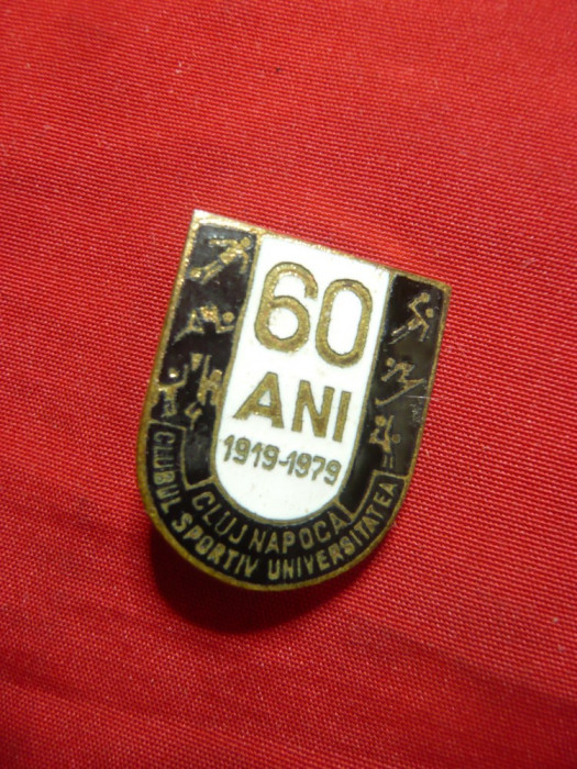 Insigna -60 Ani Club Sportiv Universitatea Cluj-Napoca 1979 , h= 2,2cm metal