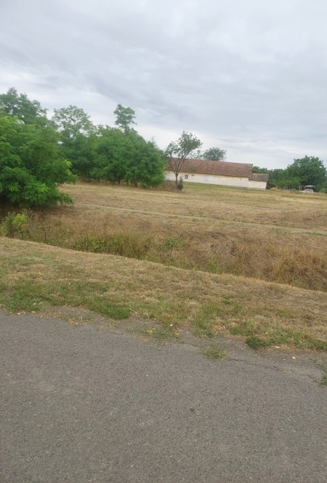 Vand loc de casa in Ungaria