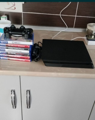 V&amp;acirc;nd PS4+jocuri. foto