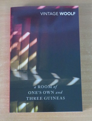 A Room of One&amp;#039;s Own and Three Guineas - Virginia Woolf foto