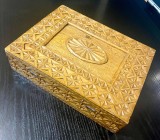 Casetă bijuterii vintage din lemn masiv sculptat manual &ndash; Moștenire de familie, detalii inedite