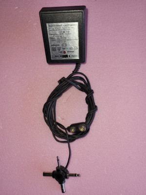 alimentator universal 12 volti - 1,5 amperi foto