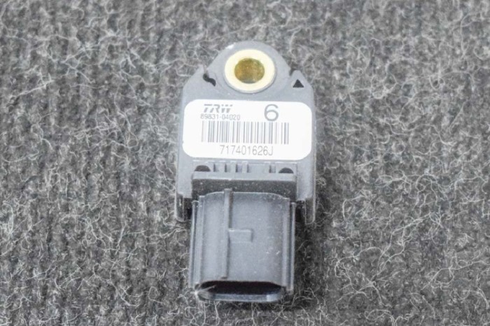 Senzor de impact dreapta spate TOYOTA HILUX VII Pick-up _N1_, _N2_, _N3_ 2016 OEM: 89831-04020 | 11280412