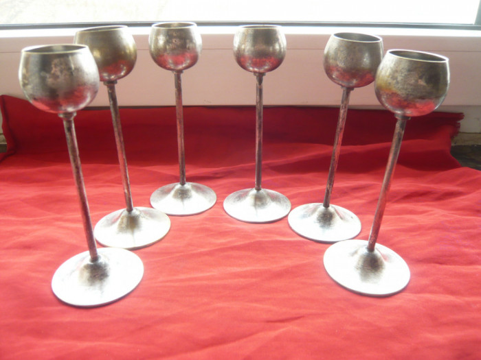 Set 6 pahare vechi- lichior din metal argintat , H=14cm ,D.sus=3cm