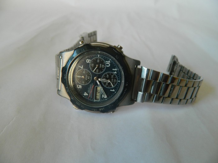 Ceas barbatesc rar CASIO analogic digital , vintage,functii cod c16