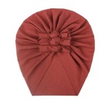 Caciulita caramizie tip turban cu trei fundite (Marime Disponibila: 6-9 luni)
