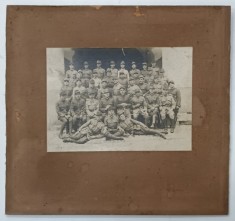 MILITARI ROMANI , FOTOGRAFIE DE GRUP IN EXTERIOR , PERIOADA PRIMULUI RAZBOI MONDIAL