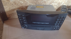 radio cd player de mercedes benz E class W211 cu cod A2118702889 foto