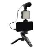 Cumpara ieftin Set pentru vloguri 4 in 1 cu microfon, lampa LED, trepied si suport de telefon