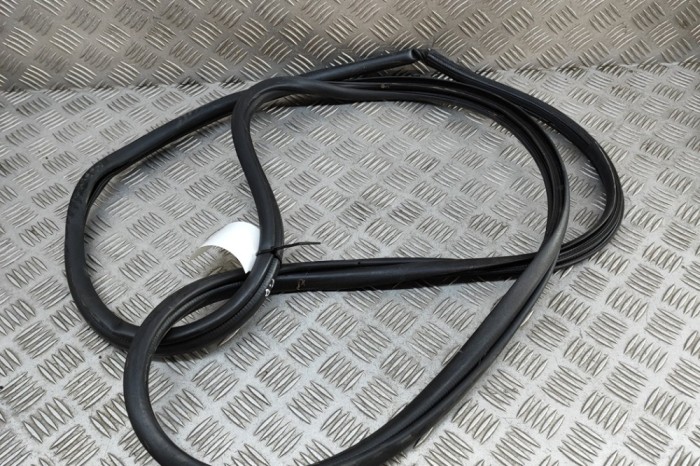Garnitura ușă dreapta față TOYOTA YARIS CROSS MXP_ 2021 OEM: 67861-K2010 | 31279213