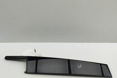 Ornament vertical ușă st&amp;acirc;nga față AUDI A3 Limousine 8VS, 8VM 2018 OEM: 8V5837901 | 30788545 foto