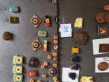 insigne , brelocuri , vintage ,40 lei bucata