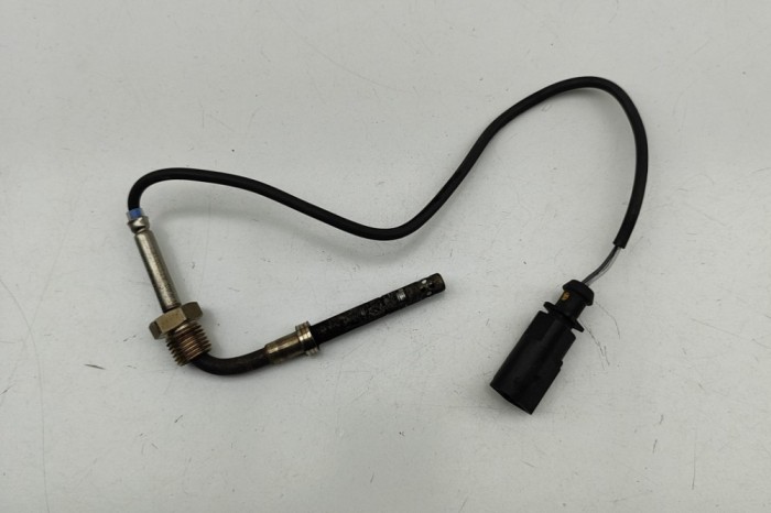 Senzor de temperatură gaze de eșapament AUDI Q7 4M 2016 OEM: 4M0906088N | 31801458