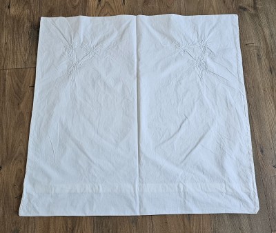 FATA DE PERNA VINTAGE DIN BUMBAC ALB CU MODEL BRODERIE MECANIZATA foto