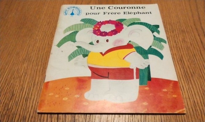 UNE COURONNE POUR FRERE ELEPHANT - Zhu Jiadong (text) - DU JIANGUO (ilustratii) - Editions Zhaohua, 1985, 24 p.; lb. franceza