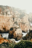 Tablou Canvas pe temă de st&acirc;ncă și ocean cu vegetație și ceață, 26 x 39 cm, CMCLASS