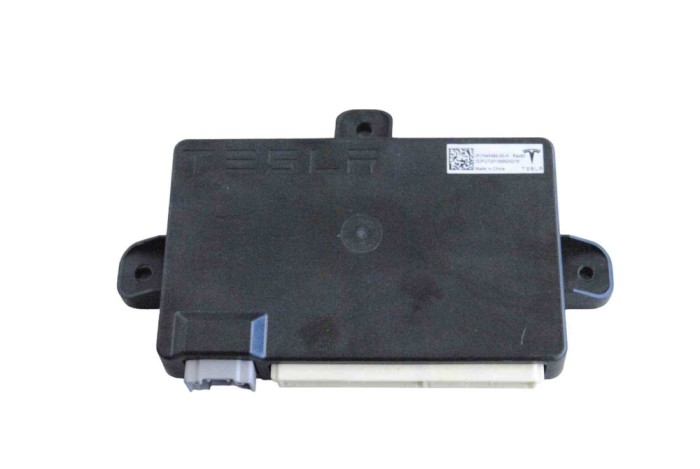 Modul de control ușă dreapta spate TESLA MODEL X 2020 OEM: 1045490-00-H 24821033
