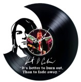 Ceas de perete decorativ realizat din disc de vinil, Model Kurt Cobain Nirvana Portret Citat Rock, Negru, 30 cm