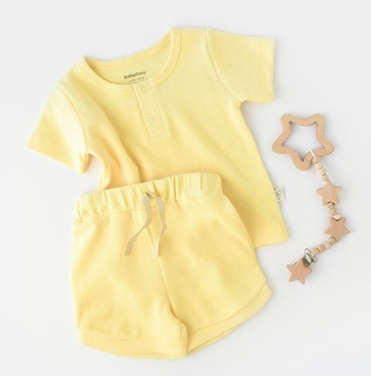 Set tricou cu pantaloni scurti - 100% bumbac organic - Galben, BabyCosy (Marime: 3-6 Luni)