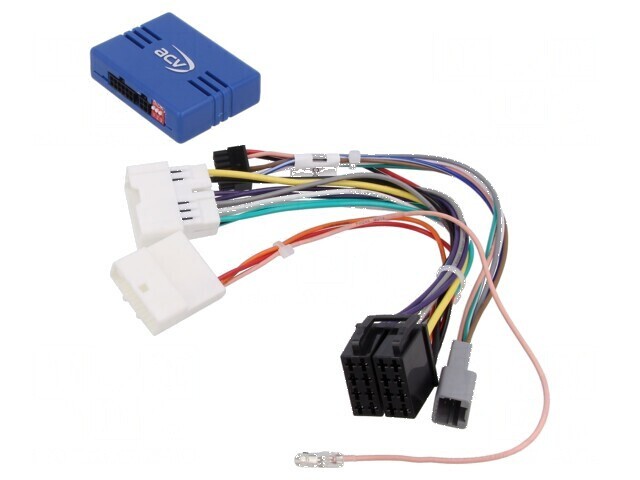 Adaptor universal pentru control de la volan