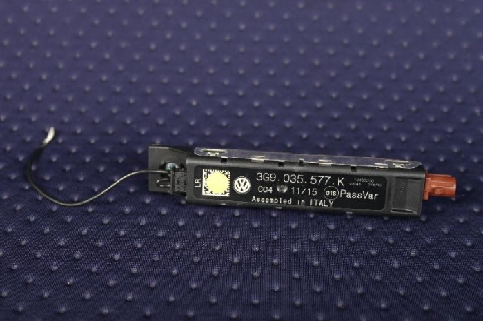 Amplificator de antena VW PASSAT Variant B8 3G5 2015 OEM: 3G9035577K 2410610