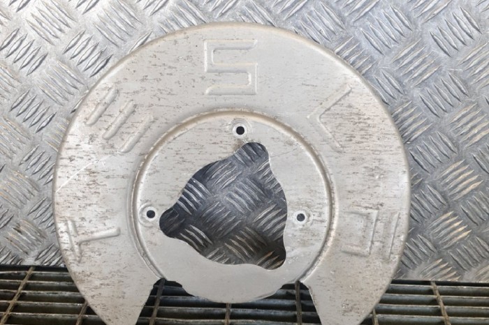 Protecție disc de fr&acirc;nă st&acirc;nga spate TESLA MODEL 3 2019 OEM: 1044665-C 11234790