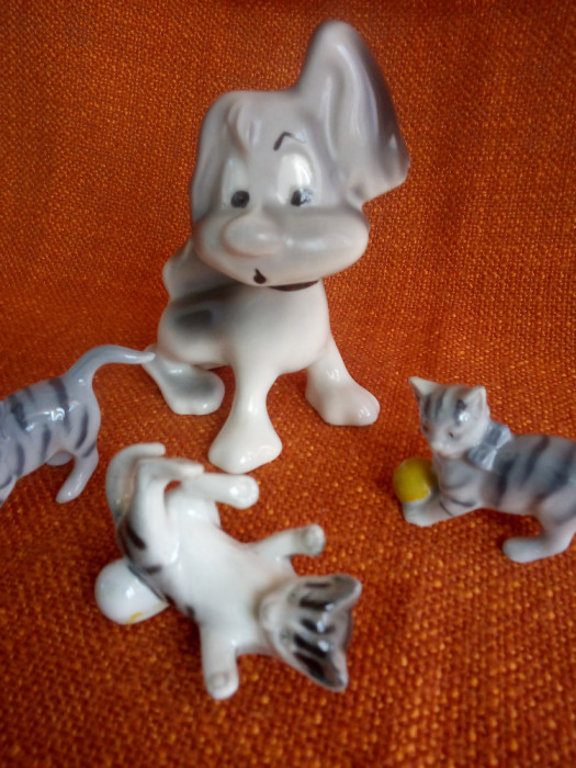 Grup de figurine din portelan vechi catel cu 3 pisicute