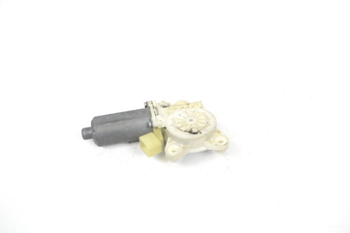 Motor macara geam ușă st&acirc;nga față MERCEDES-BENZ CLK C209 2007 OEM: A2308201042 11089348