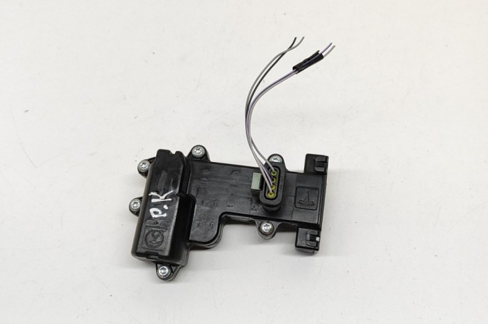 Modul de control ușă st&acirc;nga față TESLA MODEL X 2020 OEM: 1045353-00-B 29812317