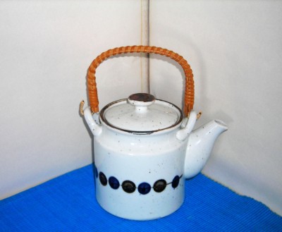 Ceainic celadon decorat manual sub smalt, maner ratan Takahashi Wasaburo Japonia foto